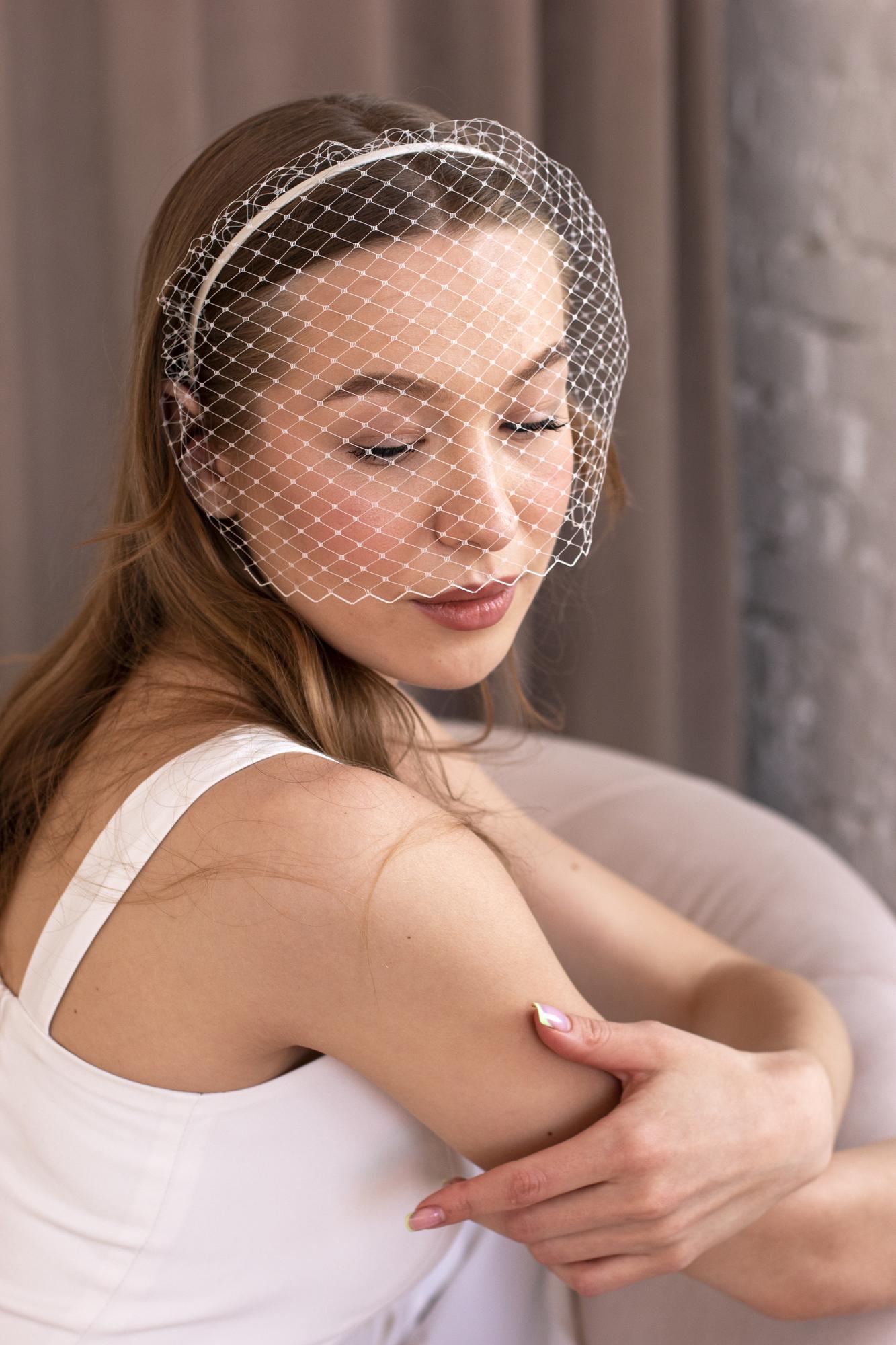 Вуаль на ободке. Цвет молочный