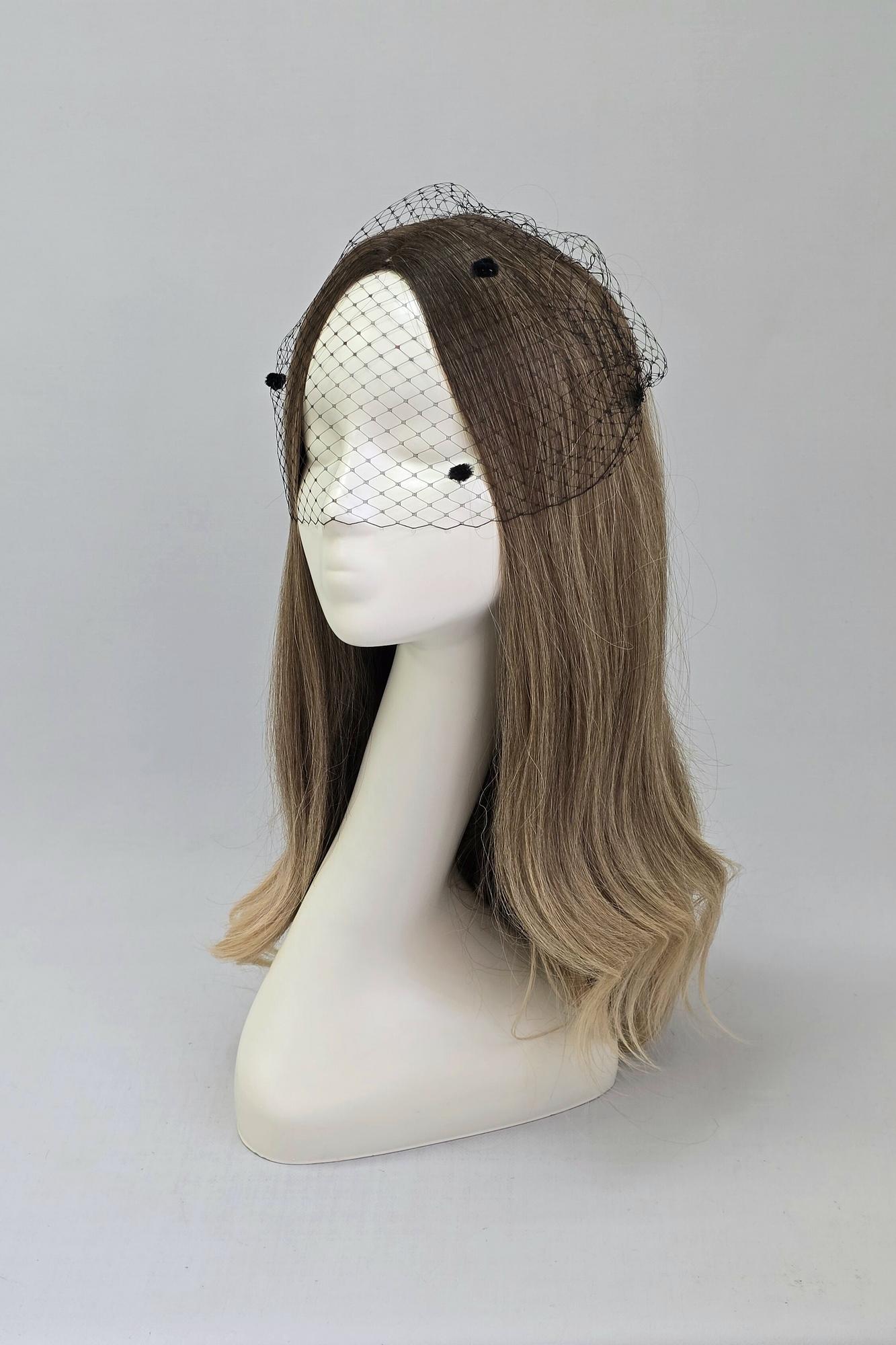 Вуалетка простая с мушками. Цвет черный