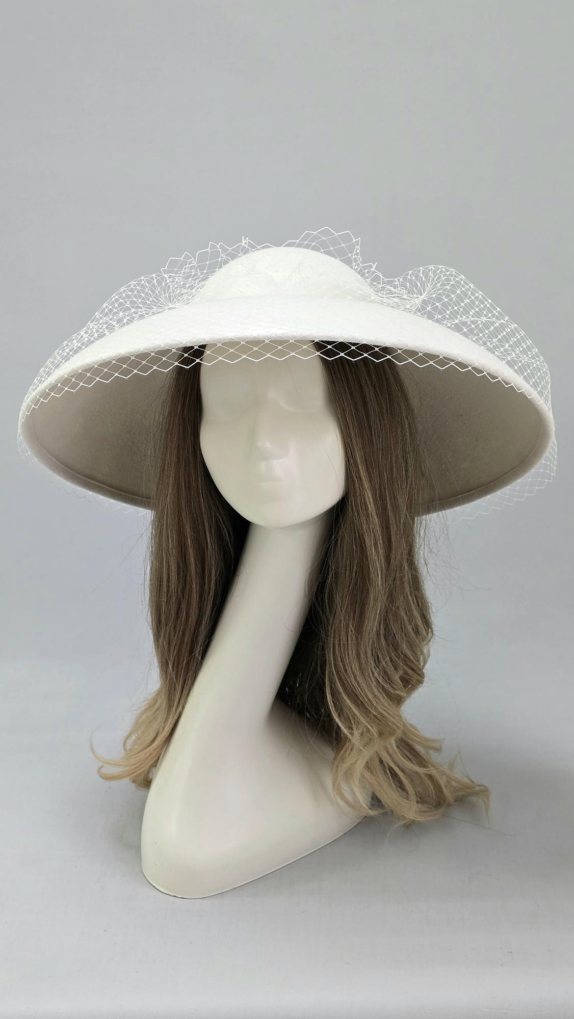 Широкополая шляпа Одри с вуалью. Цвет белый