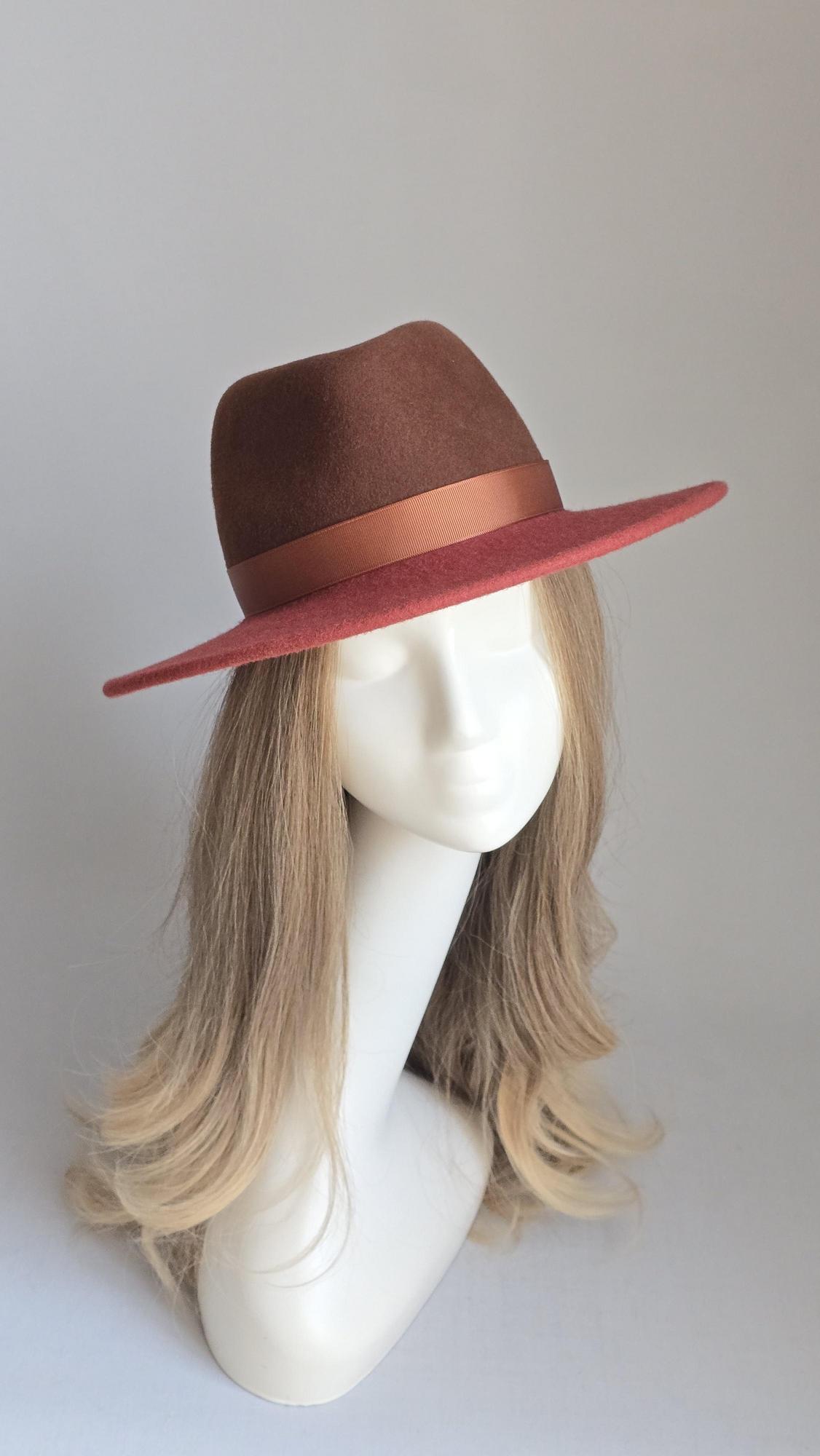 Шляпа федора двухцветная. Цвет терракот, коричнеый
