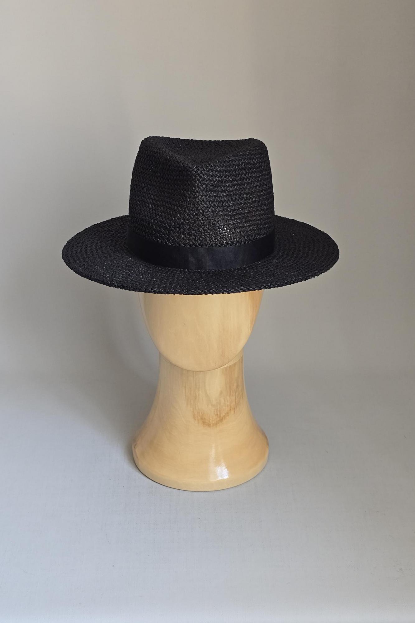 Шляпа федора соломенная. Цвет черный
