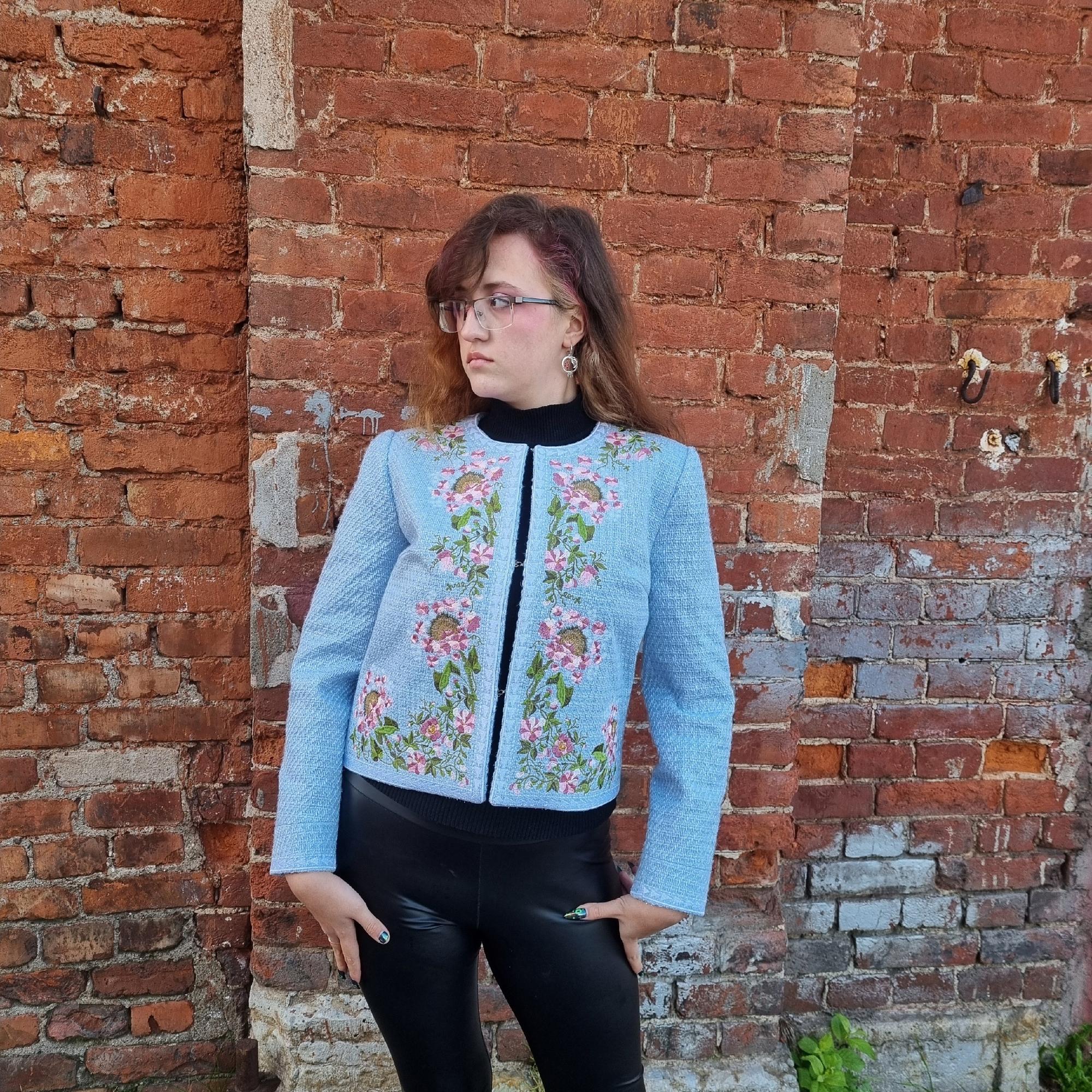 Жакет из твида с вышивкой "Райский Сад", в голубом