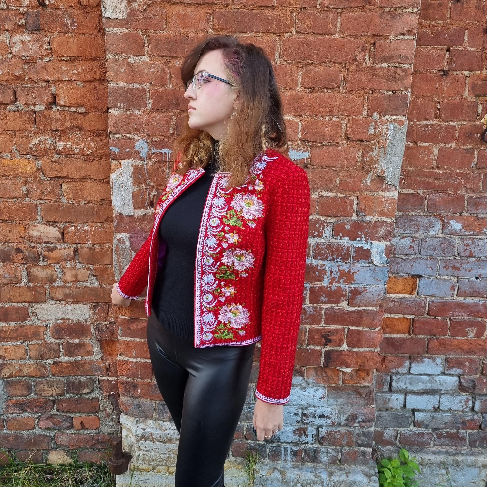 Жакет из твида с вышивкой "Пионы", в красном