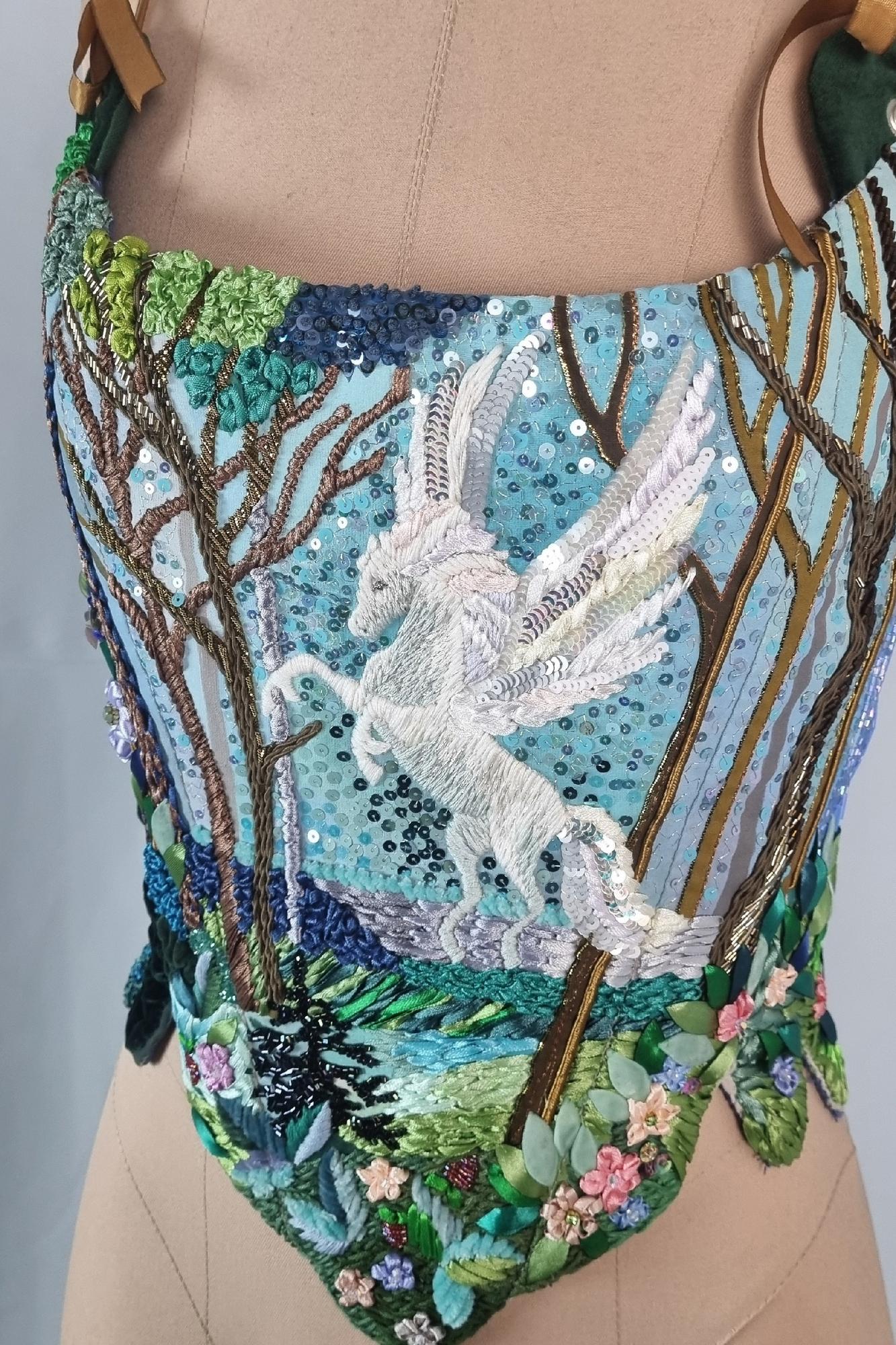 Корсет с ручной вышивкой Единорог