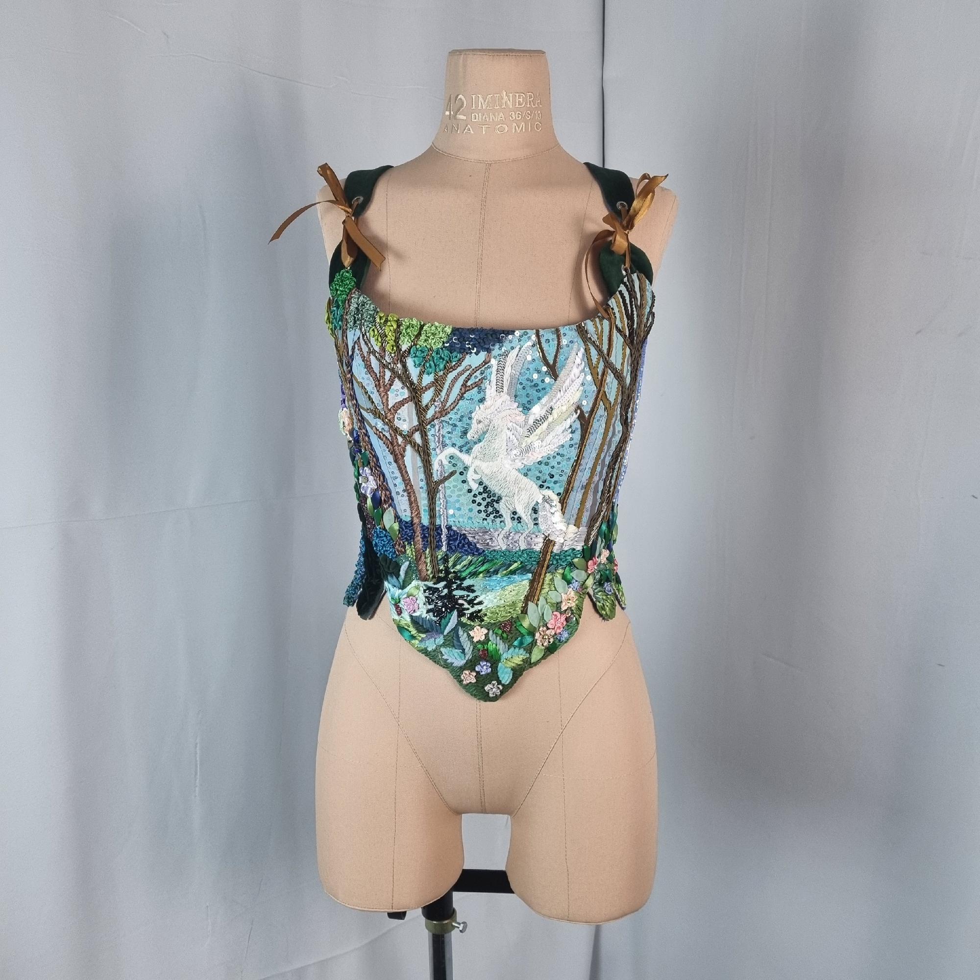 Корсет с ручной вышивкой Единорог