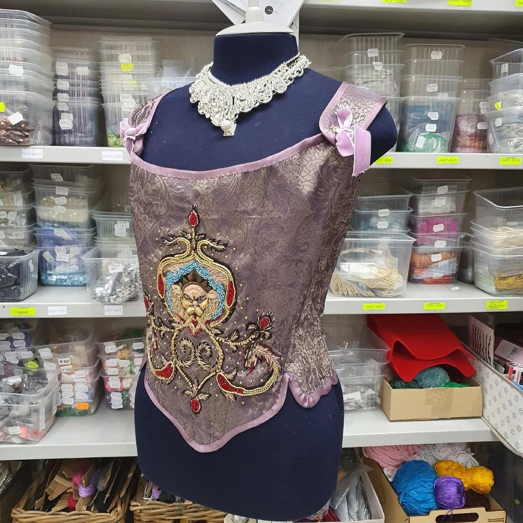 Корсет "Лев Ланистеров"  с ручной вышивкой