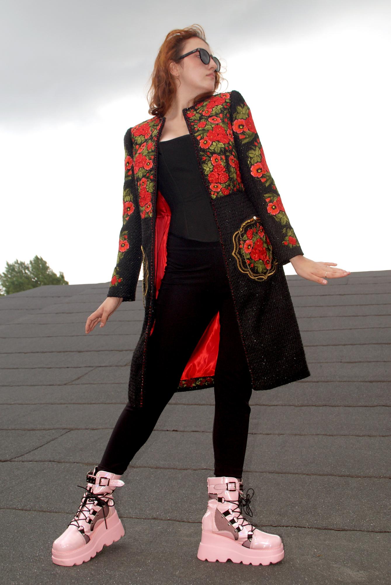 Удлиненный жакет из твида с вышивкой "Жостовские маки", в черном