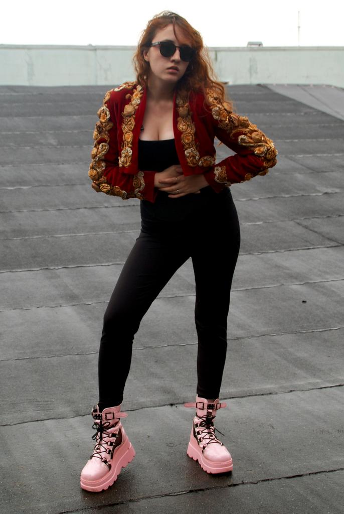 Жакет с вышивкой "Розы" в красном