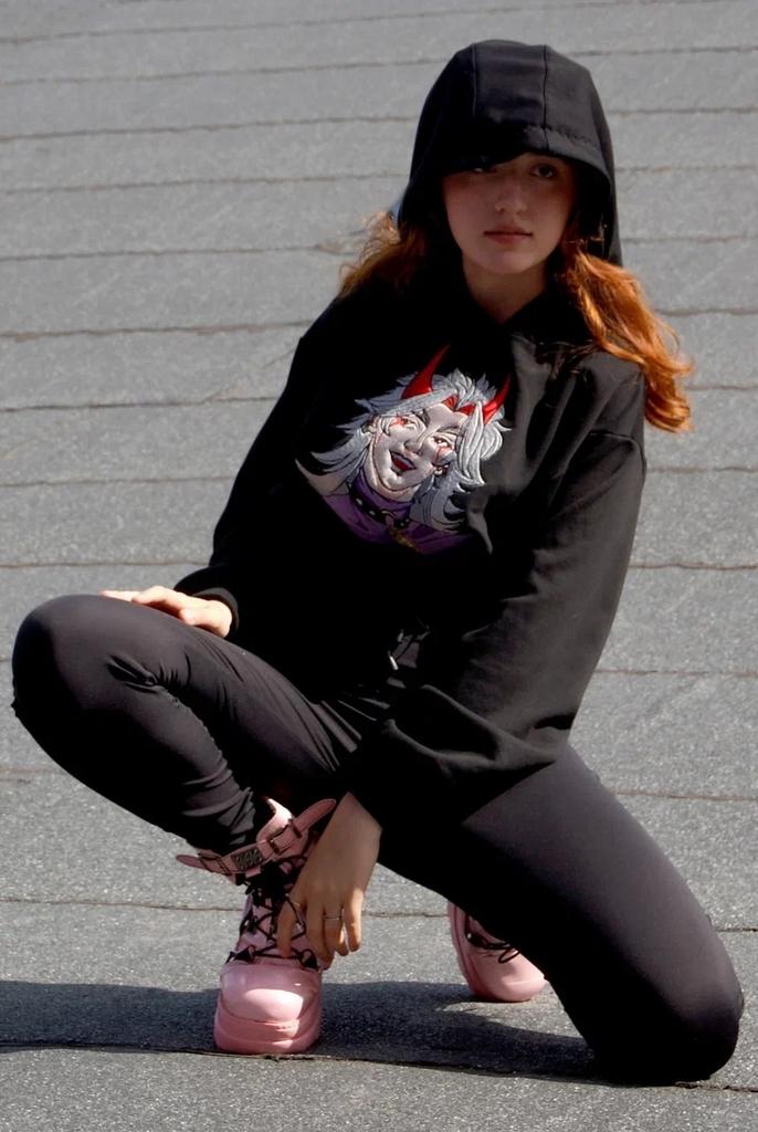 Кроп-худи с капюшоном c машинной вышивкой Genshin Impact