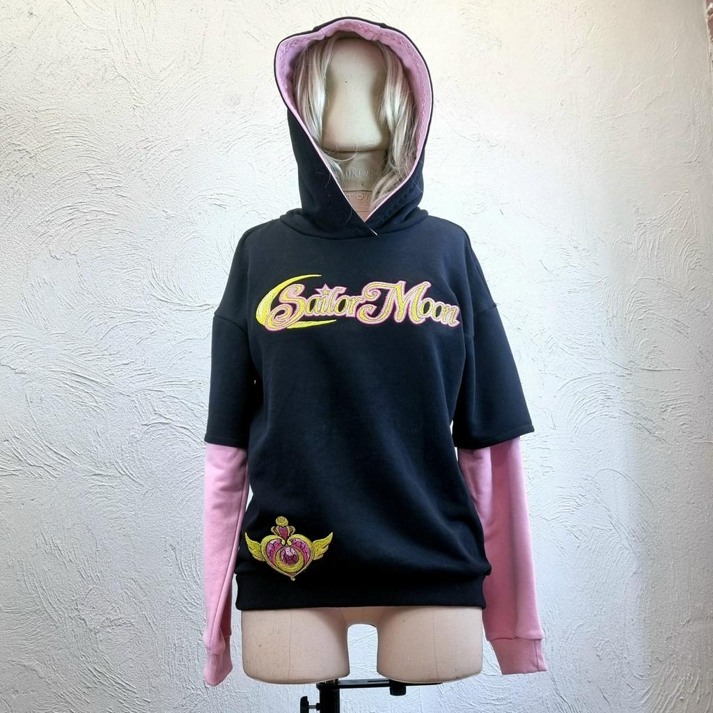 Толстовка Sailor Moon.