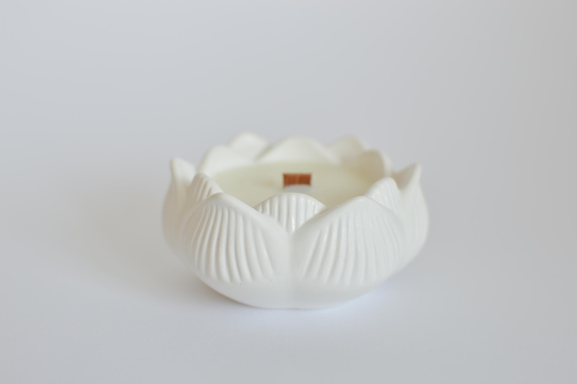 Свеча Лотос