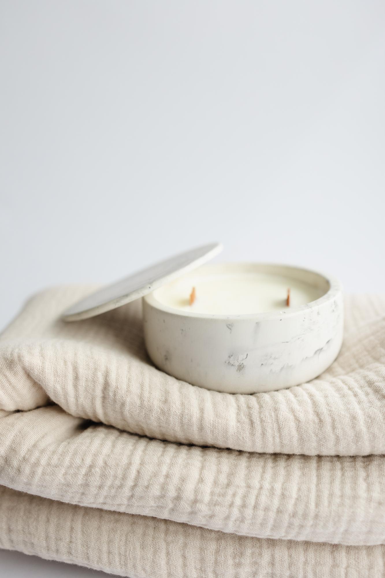 Свеча Mone большая мрамор