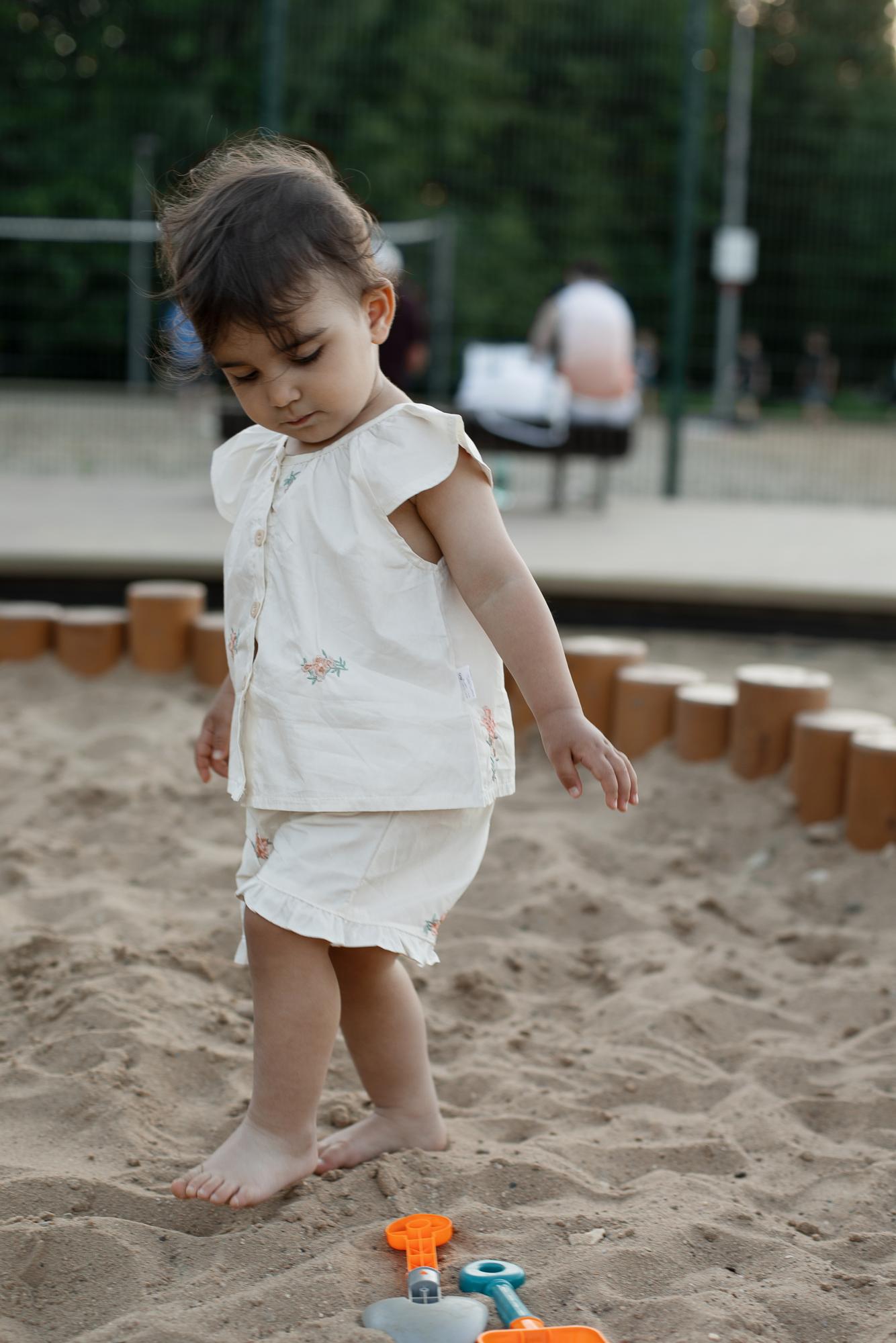 Костюм для девочки с цветами