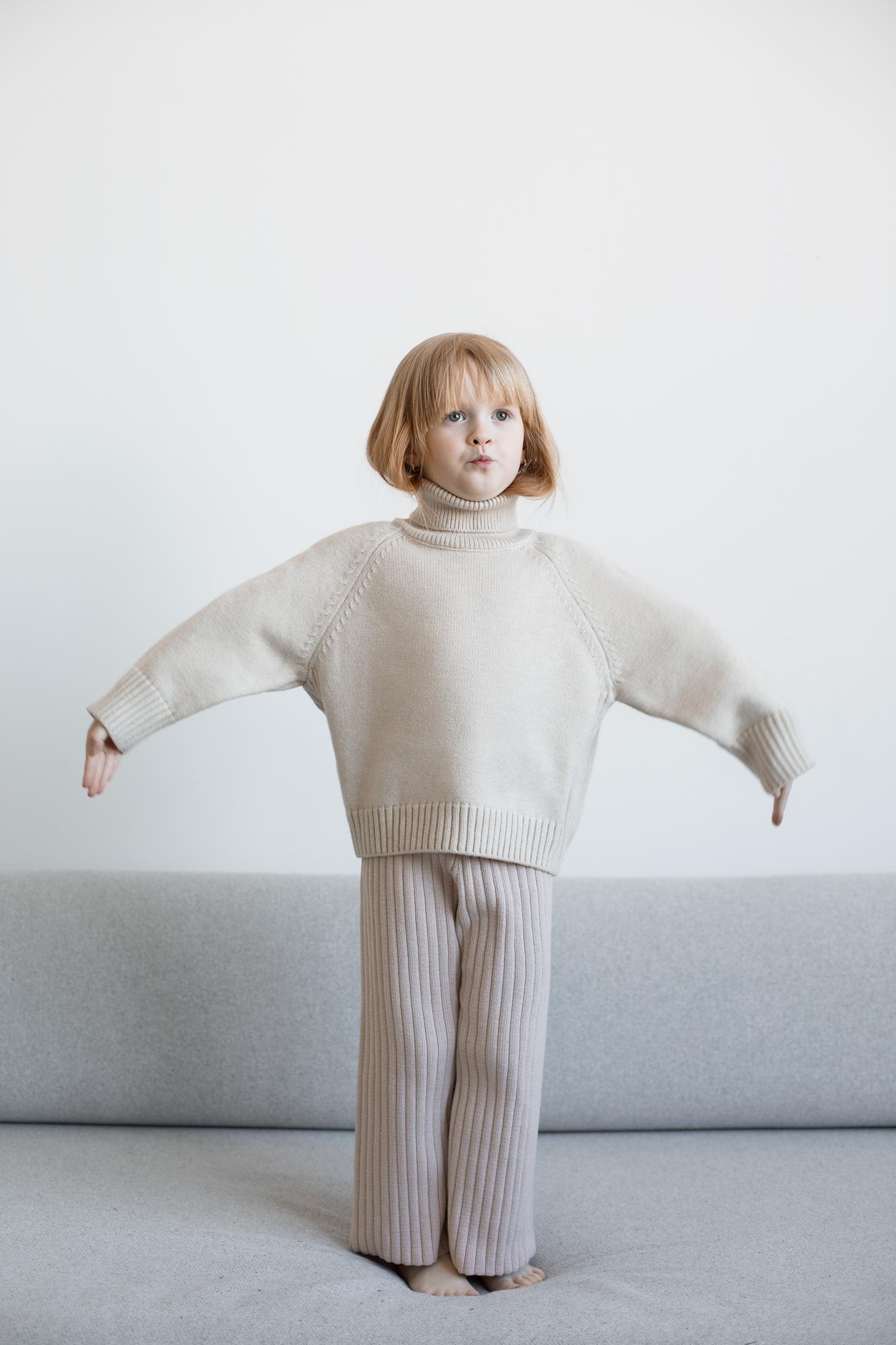 Свитер с горлом