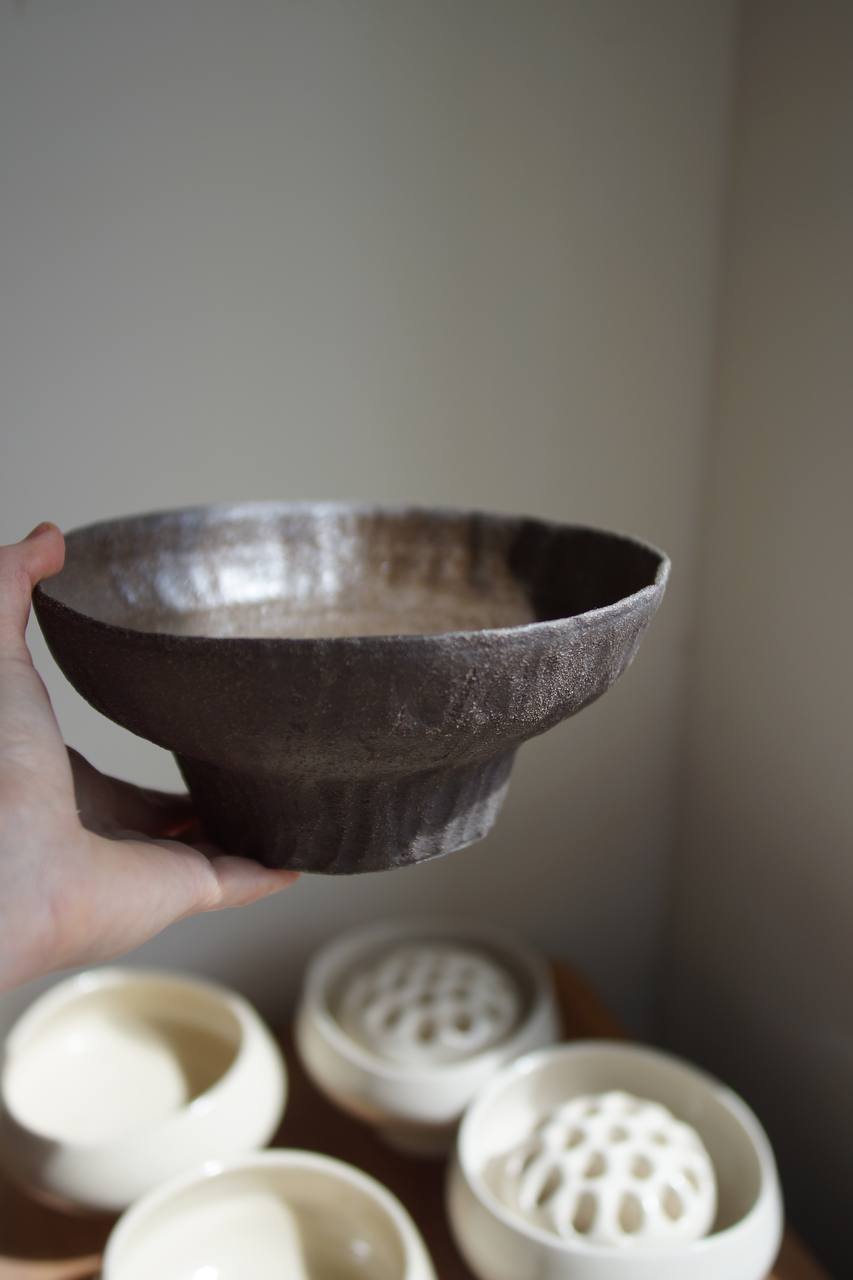 Темная шамотная ваза