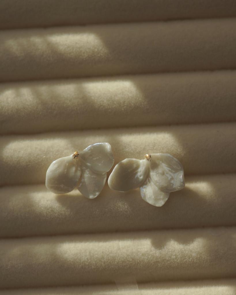 Серьги «Лепестки» перламутр