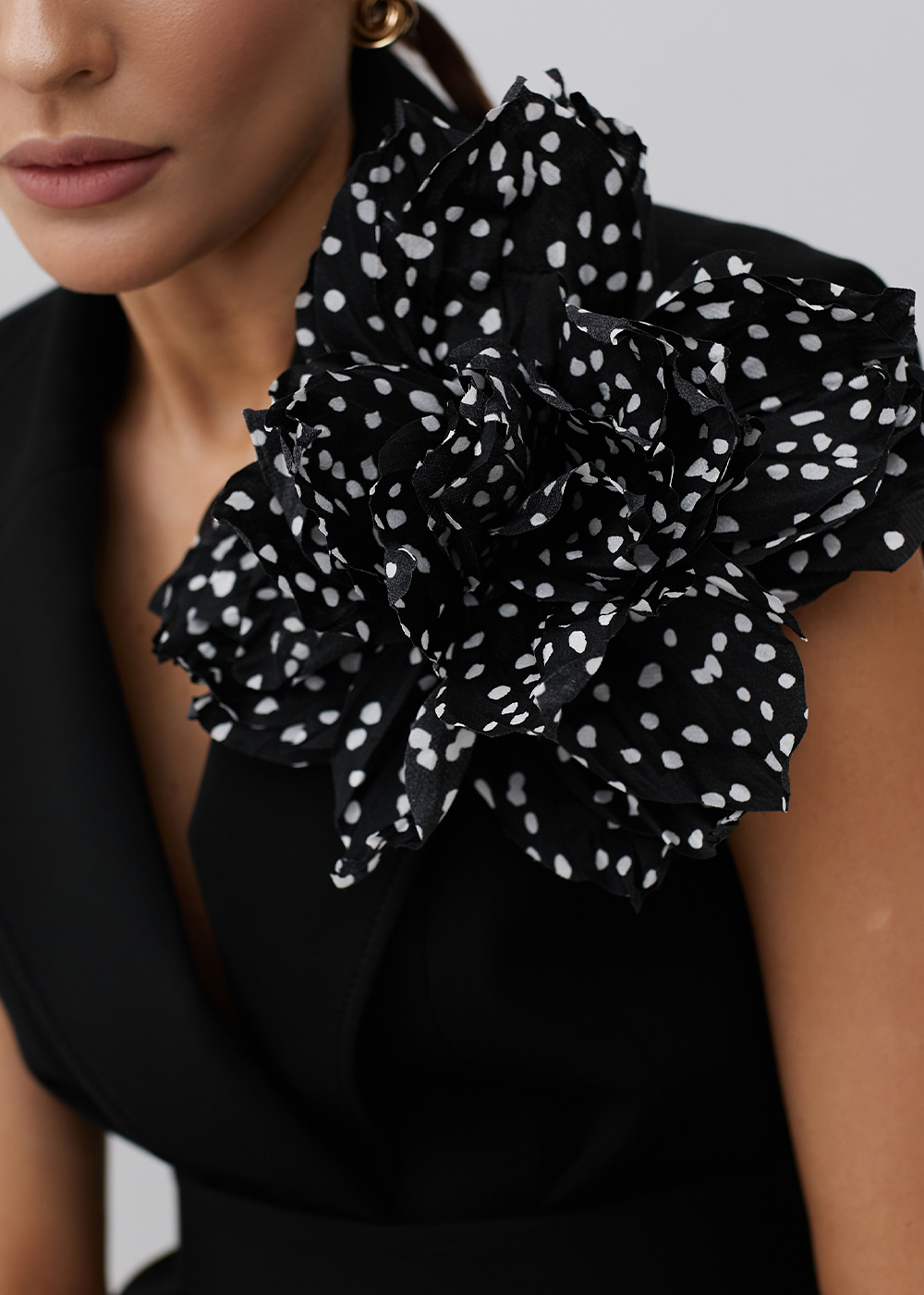 Peony black with white polka dots
