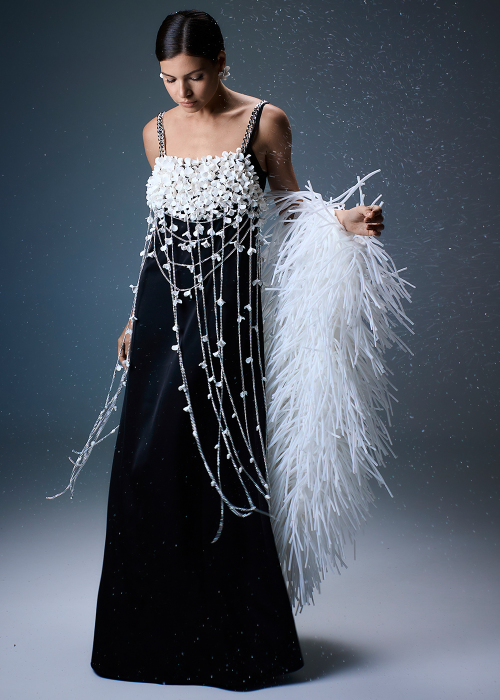 Chain top with flowers, milky