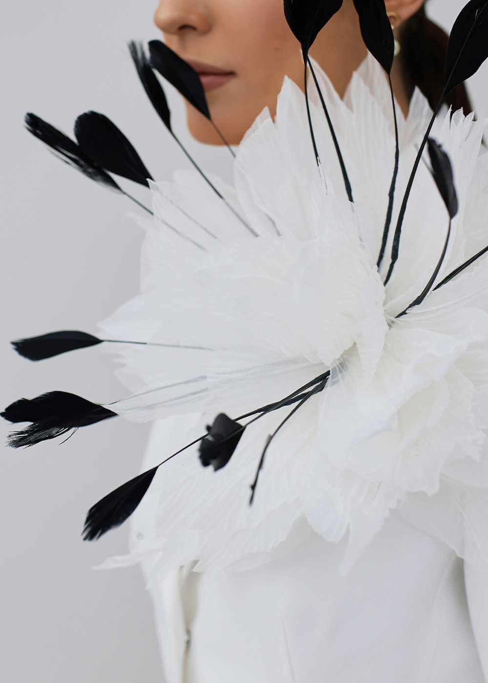 Peony plisse milky with feathers 30cm