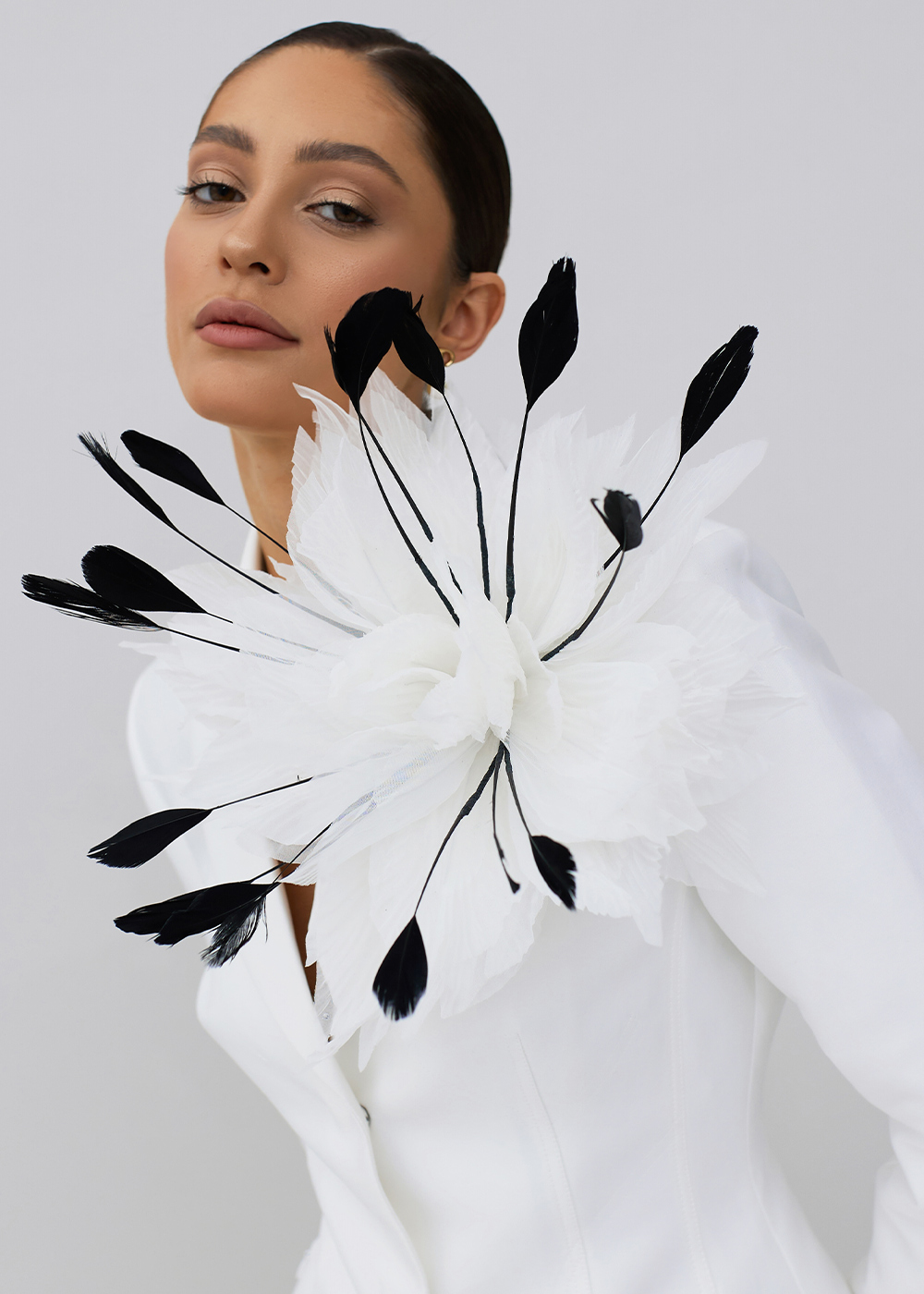 Peony plisse milky with feathers 30cm