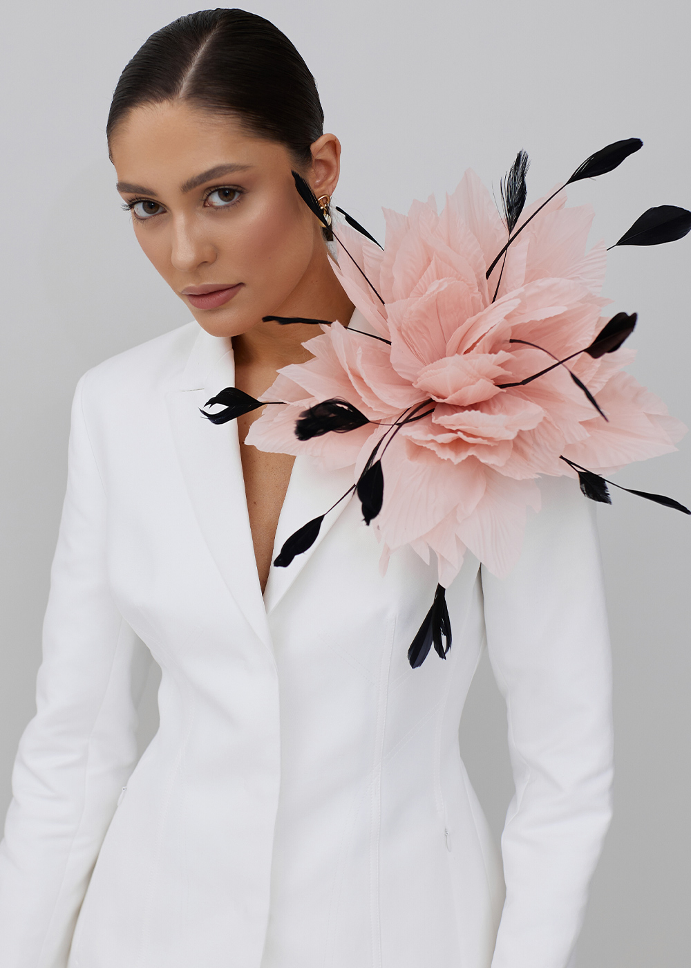 Peony plisse pink with feathers 30cm