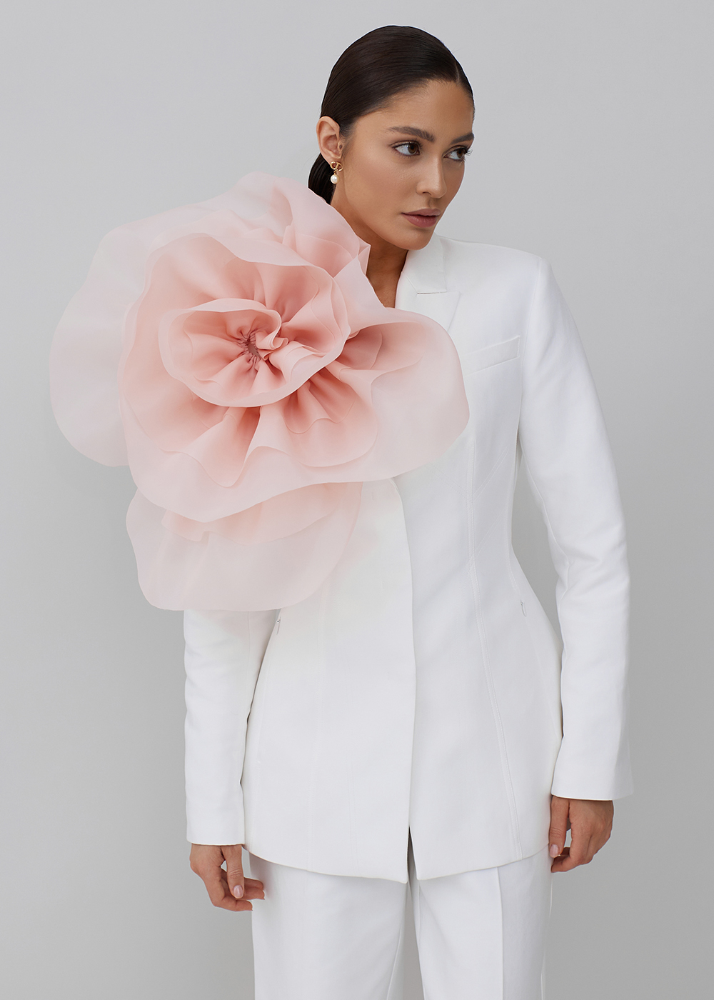 Brooch-transformer of pink organza