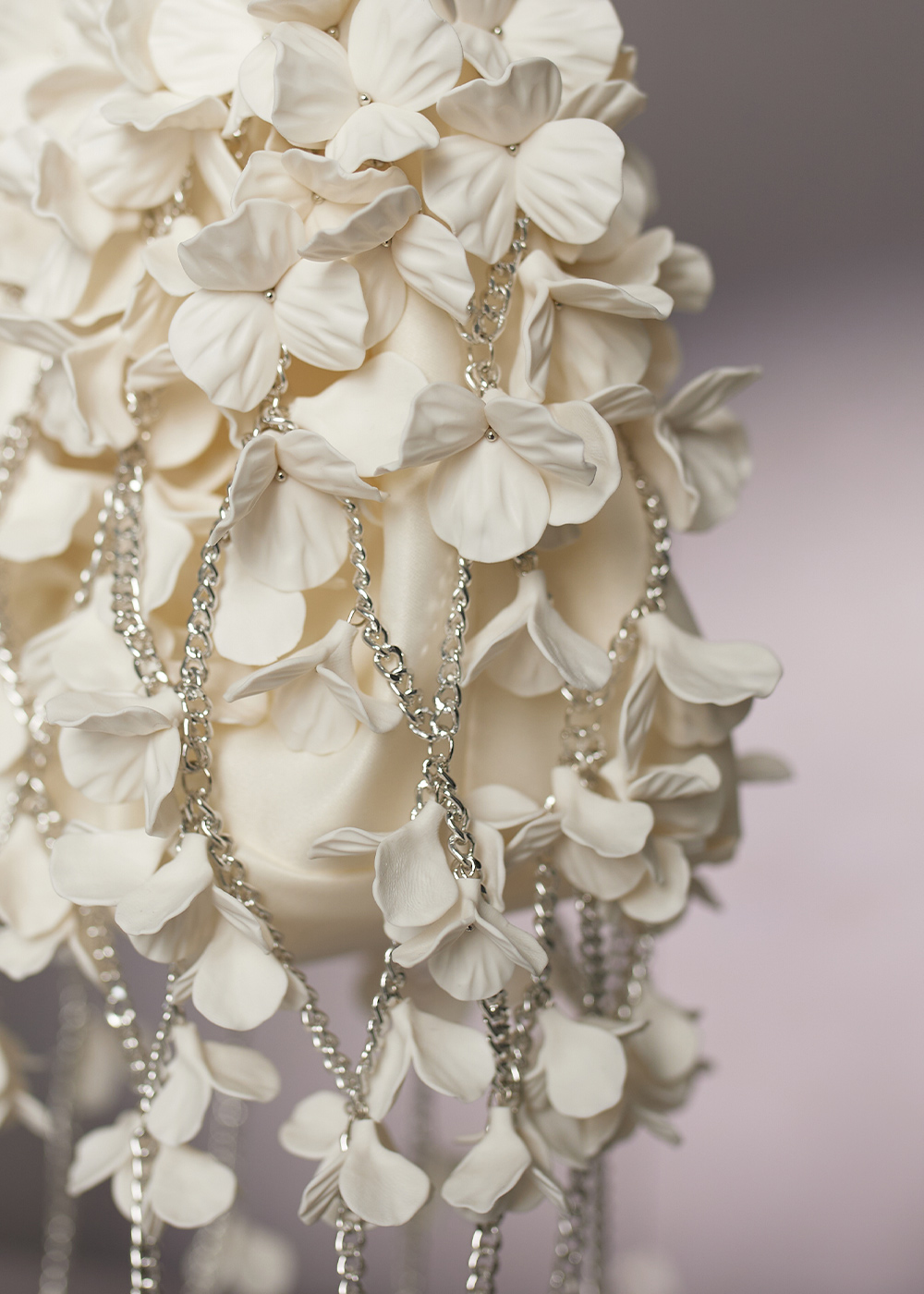 Chain bag with flowers, creamy