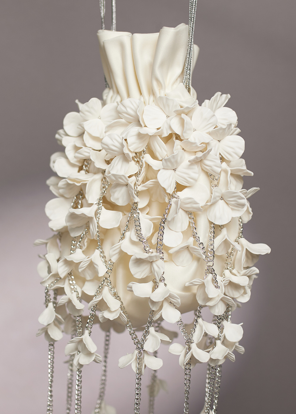 Chain bag with flowers, creamy