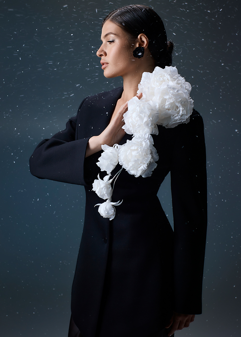 Brooch bunch of 7 milky boutons