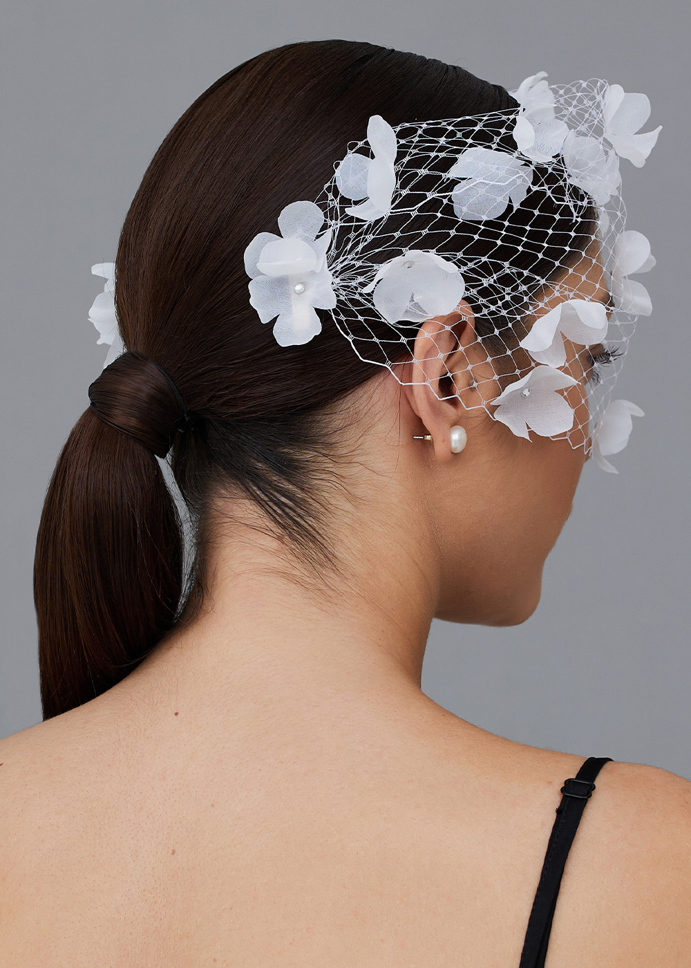 Veil with milky flowers