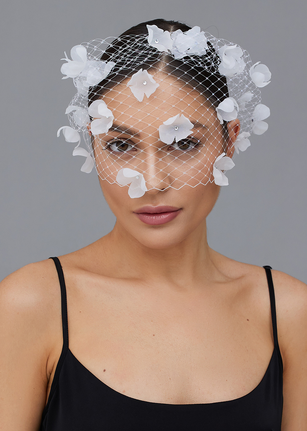 Veil with milky flowers