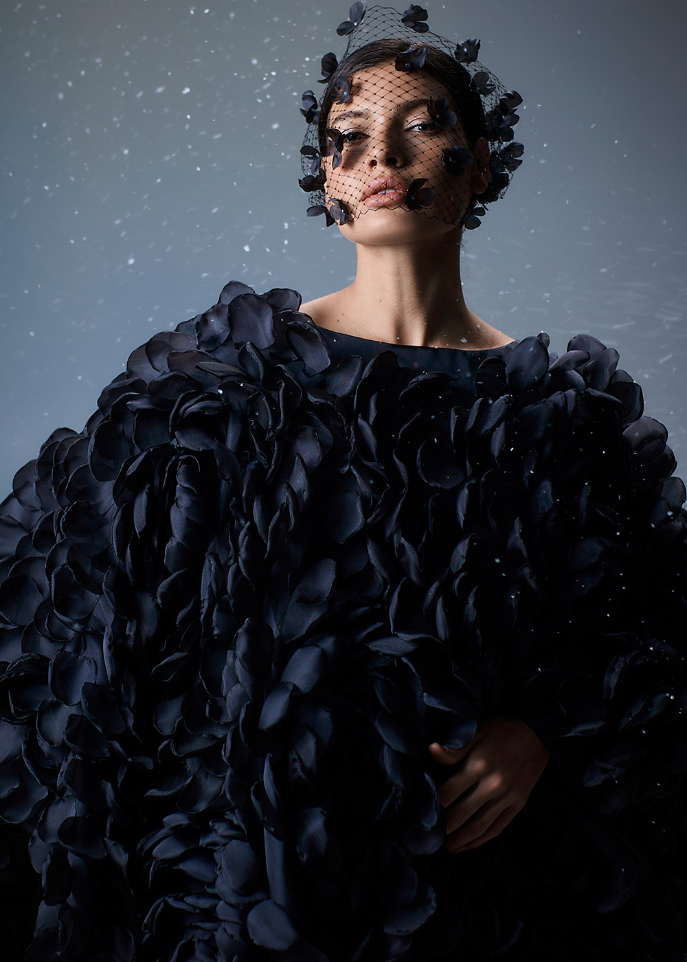 Veil with black flowers