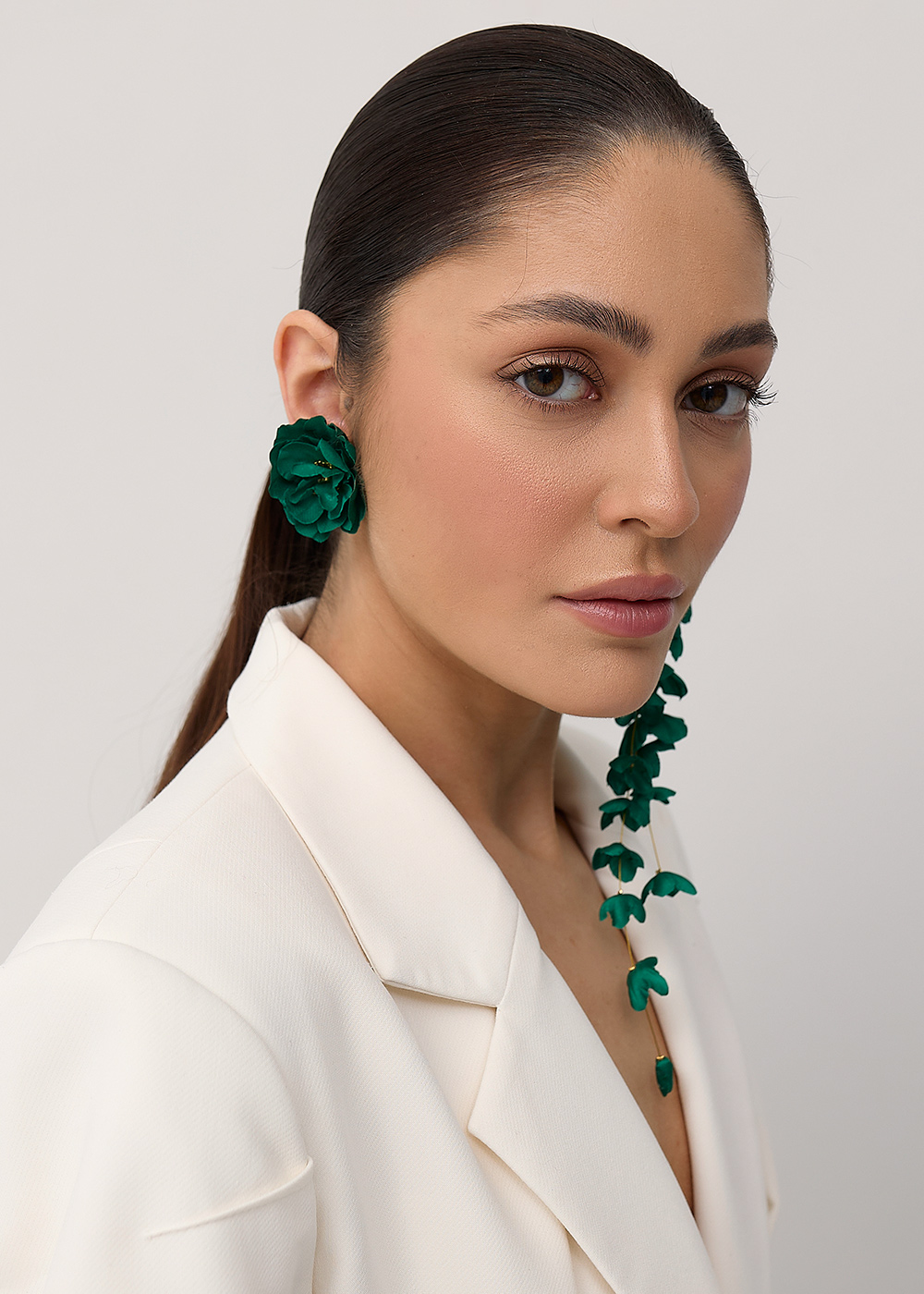 Earrings-bunch pair, emerald