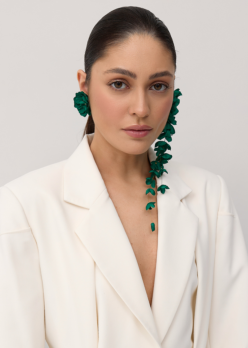 Earrings-bunch pair, emerald