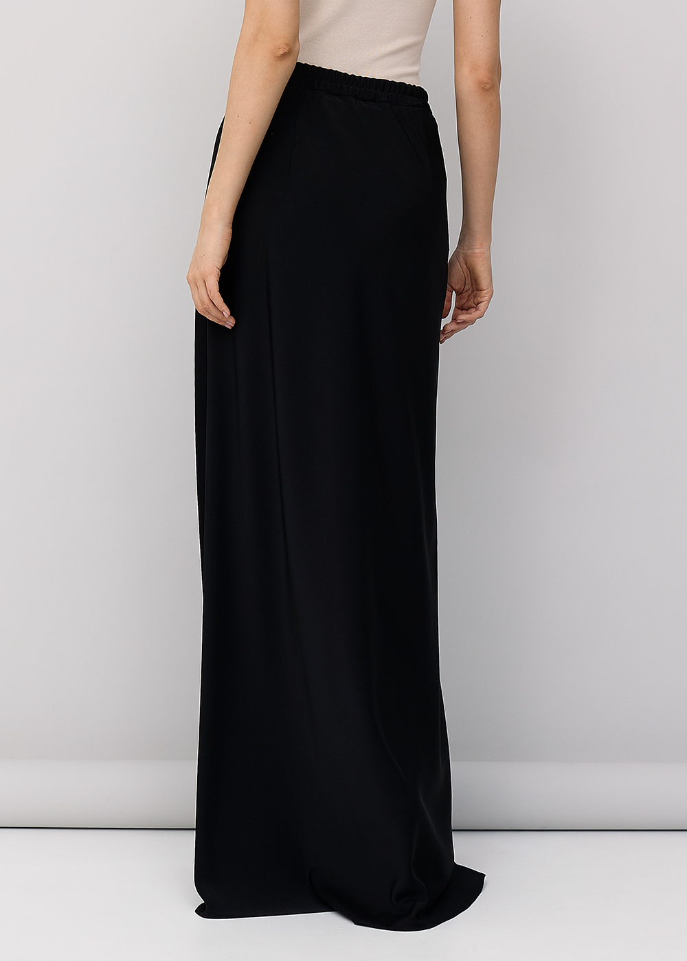 Skirt of satin black