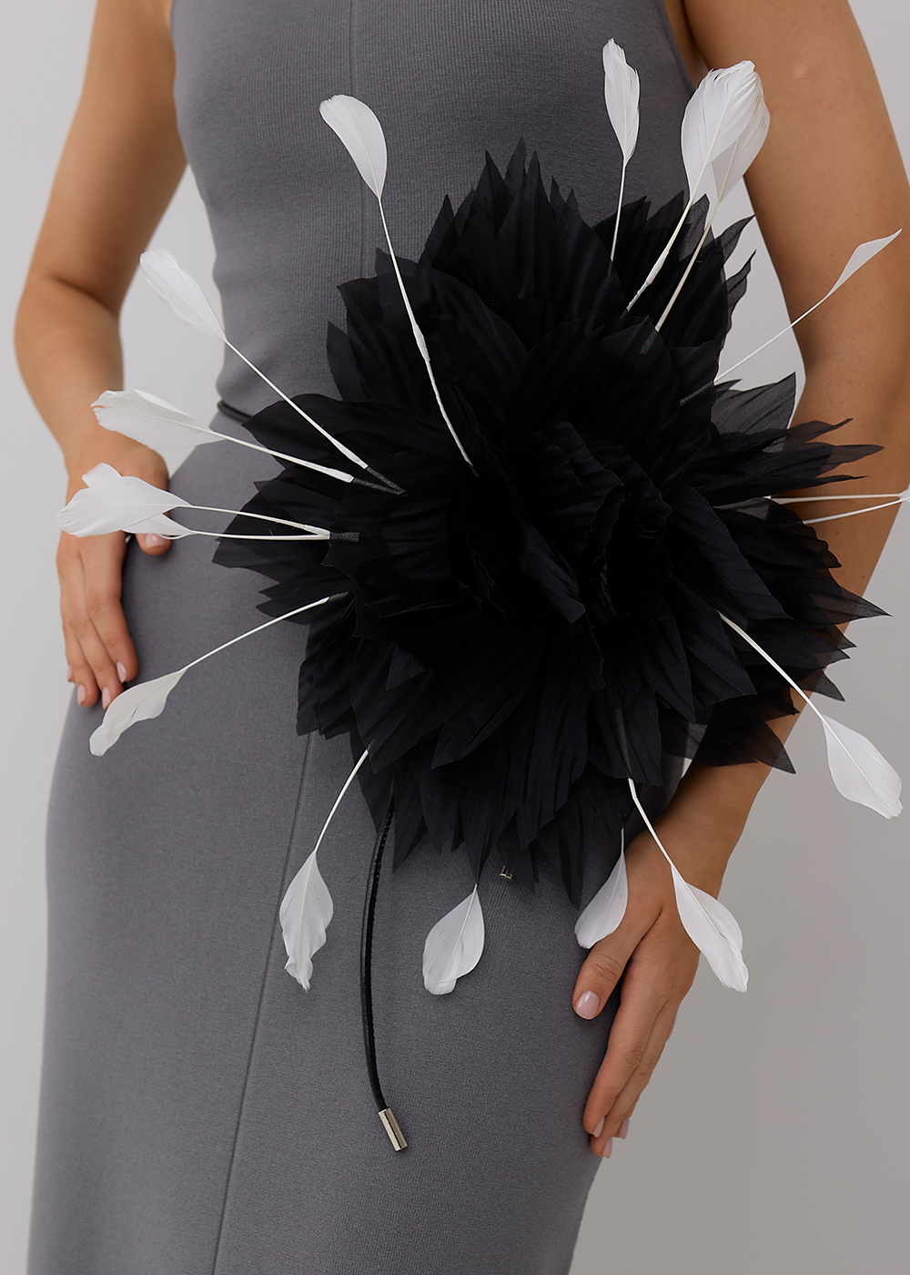 Peony plisse black with feathers 30cm