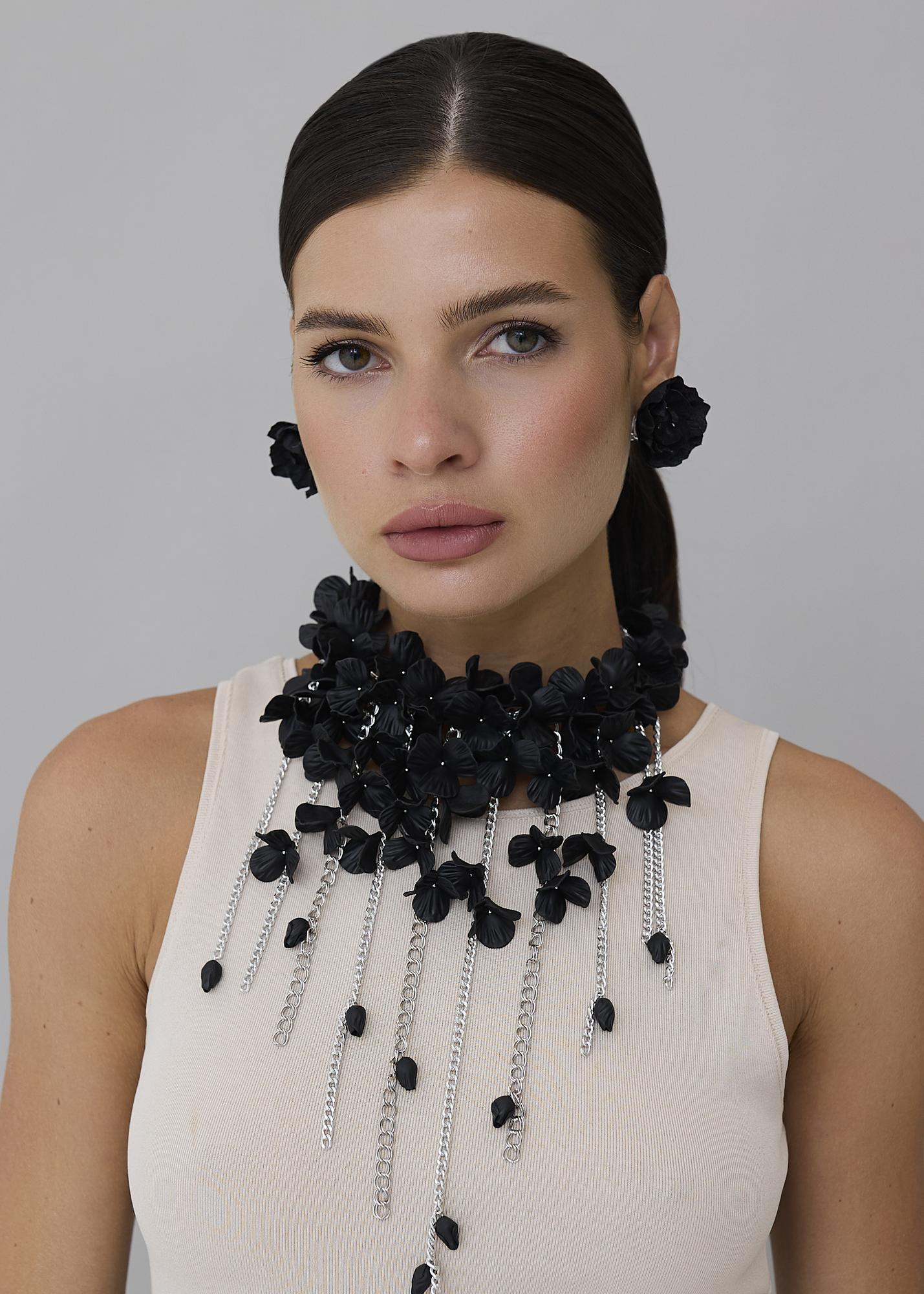 Necklace with black flowers