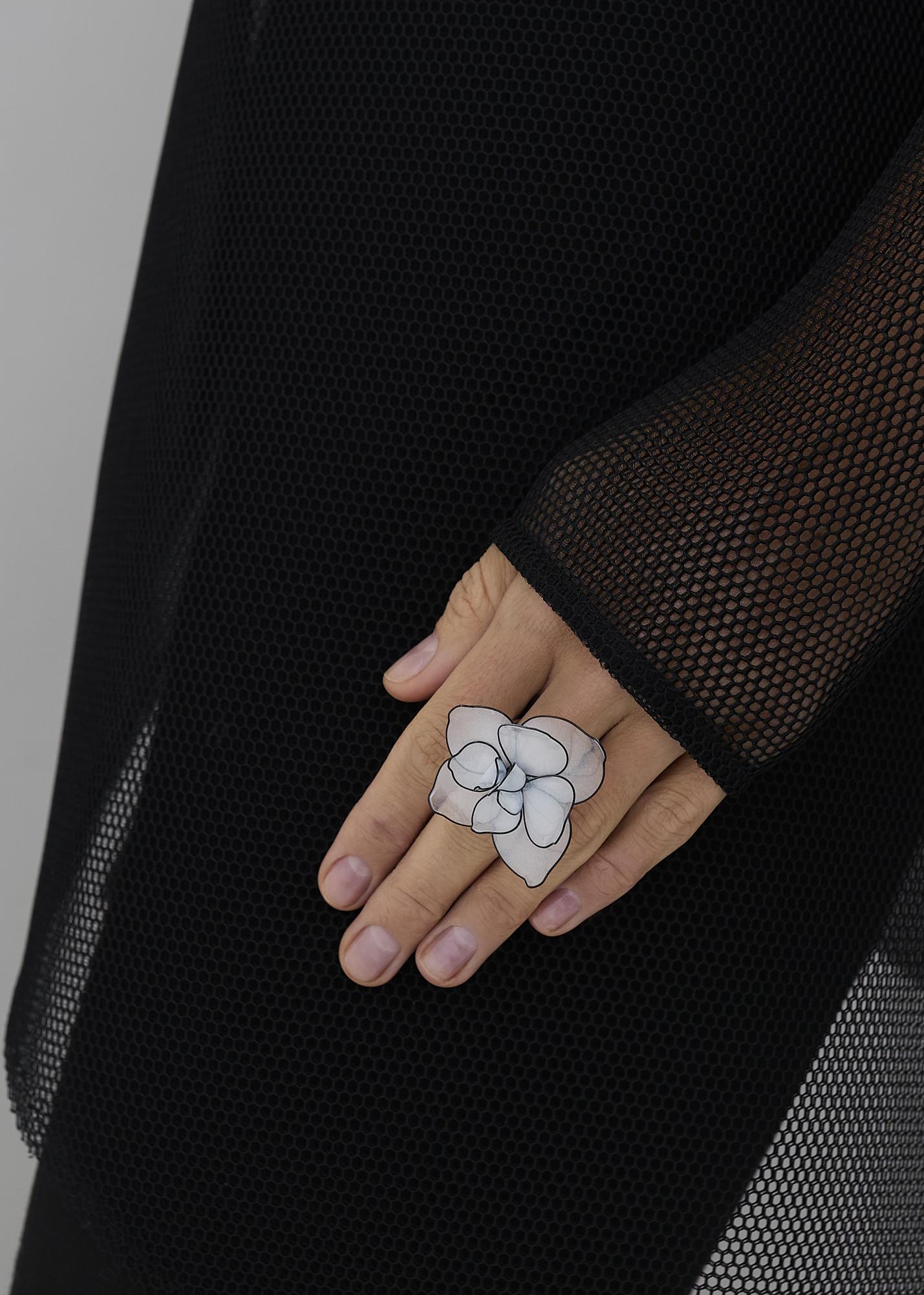 Ring lotus of vitral white