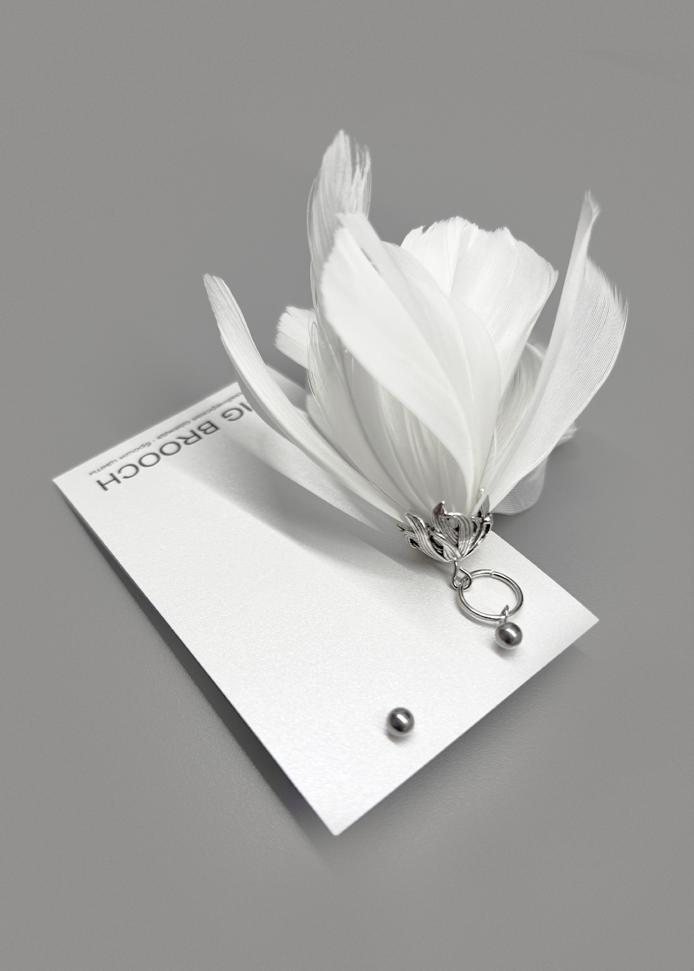 Asymmetrical earrings Aquantis, milky