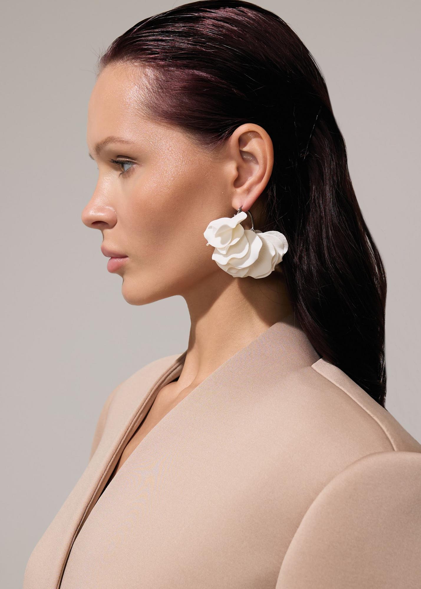 Earrings Polfera pair, milky