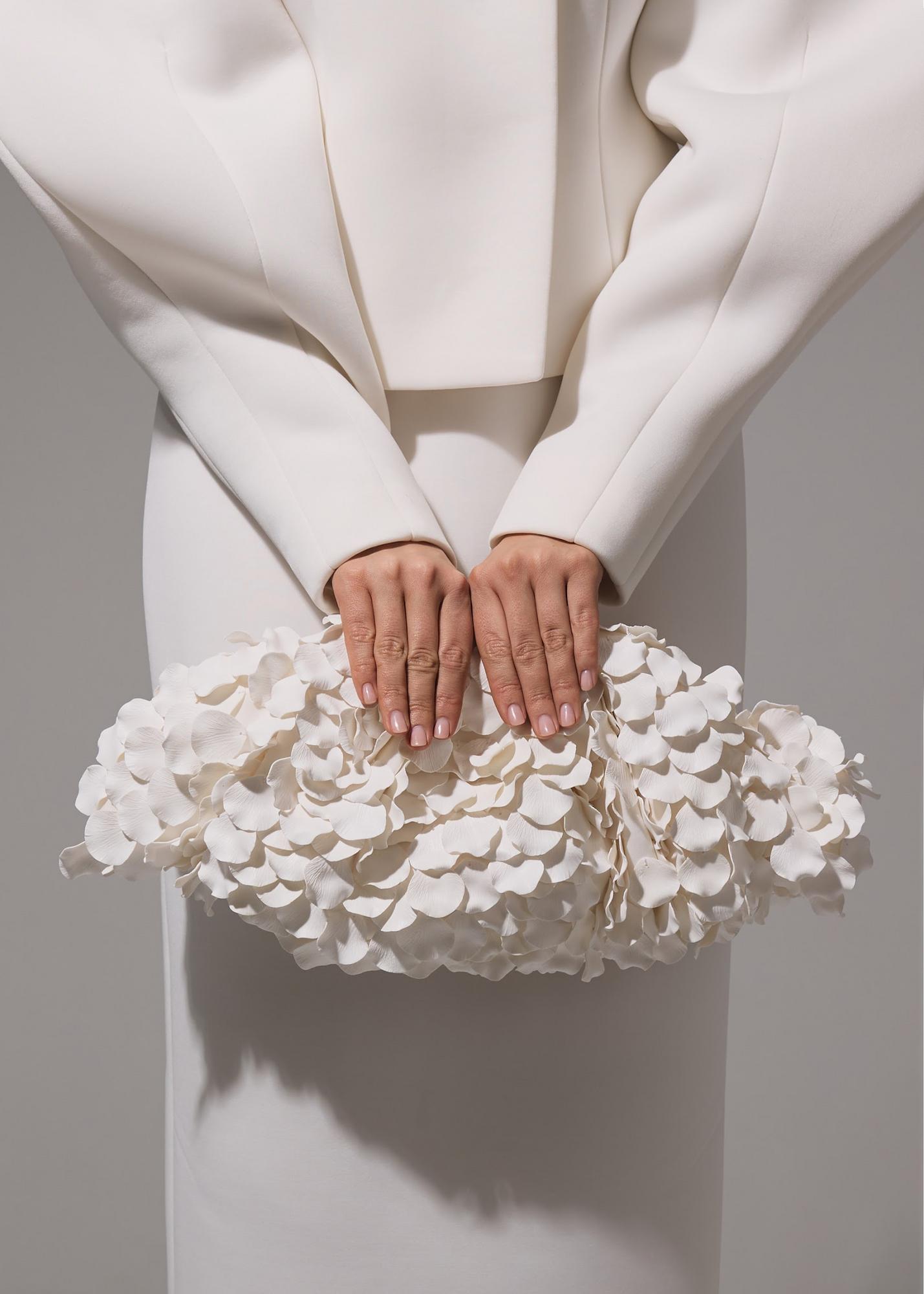 Clutch with petals of Polfera, milky