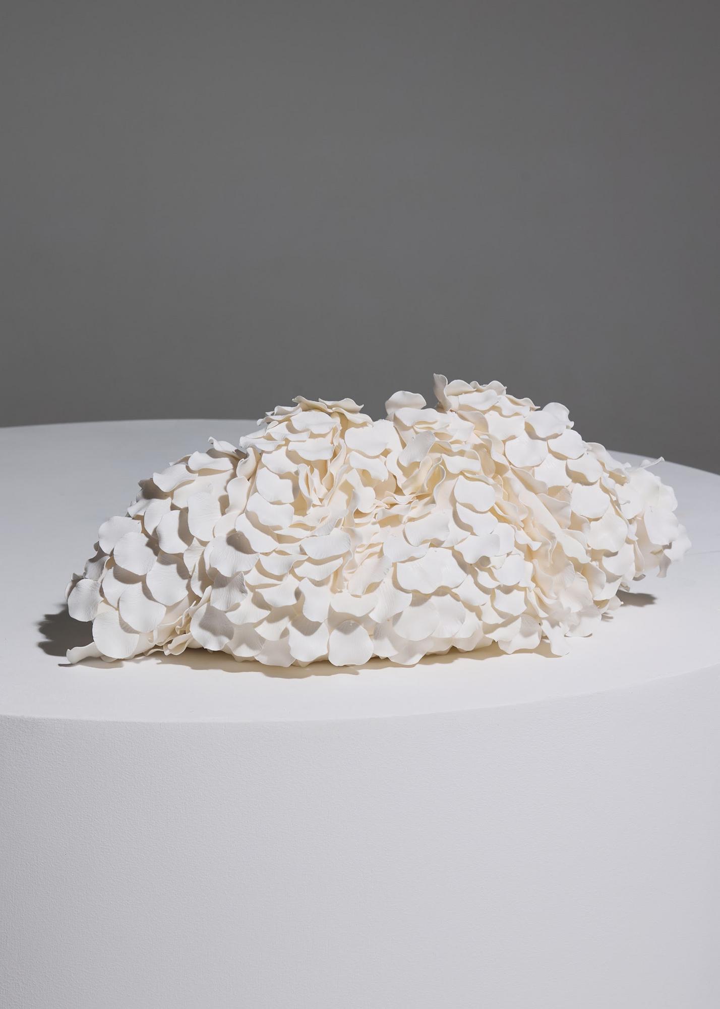 Clutch with petals of Polfera, milky