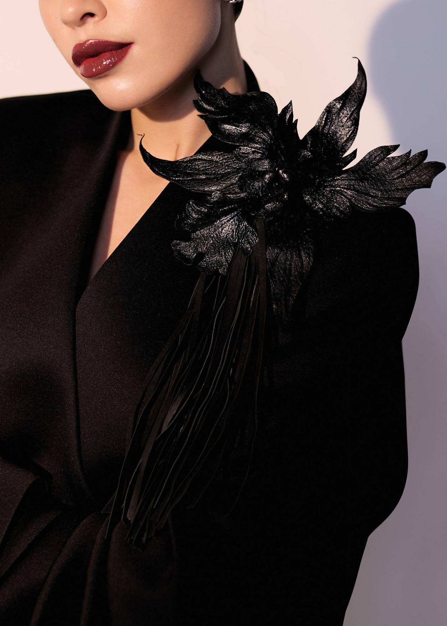 Orchid with fringe 25cm, black