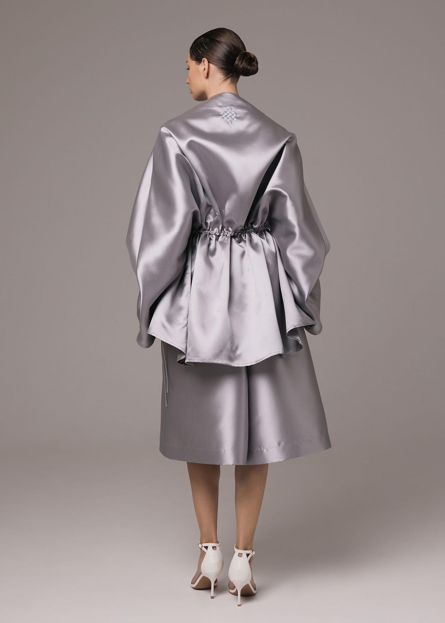 Blouse of taffeta, silver