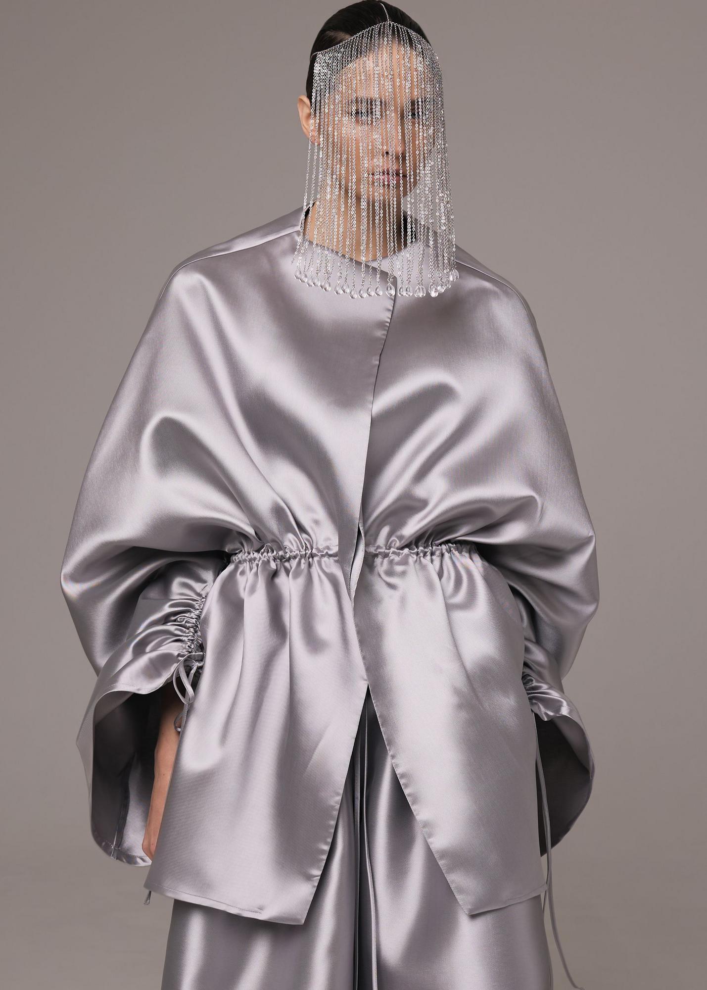 Blouse of taffeta, silver