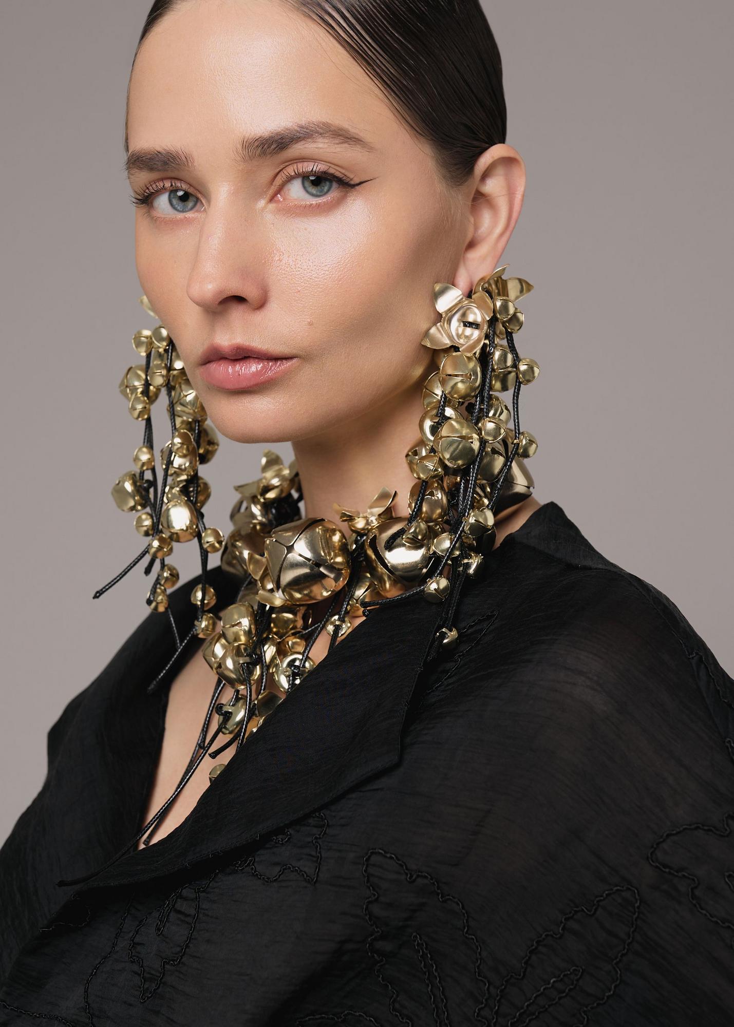 Necklace with bells, gold