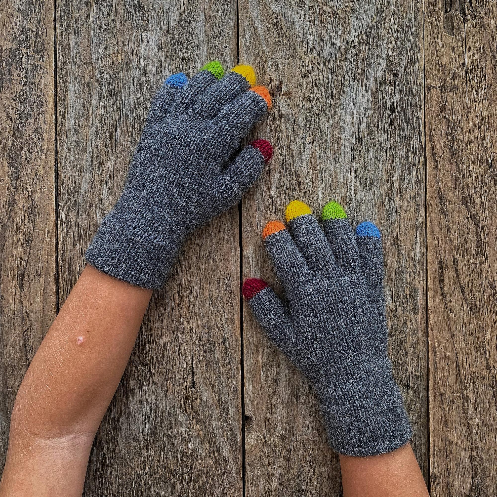 Вязаные перчатки с цветными пальцами, антрацит