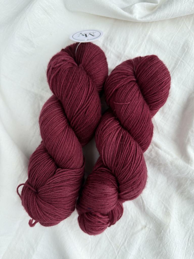 Пряжа ручного окрашивания "Вишня"