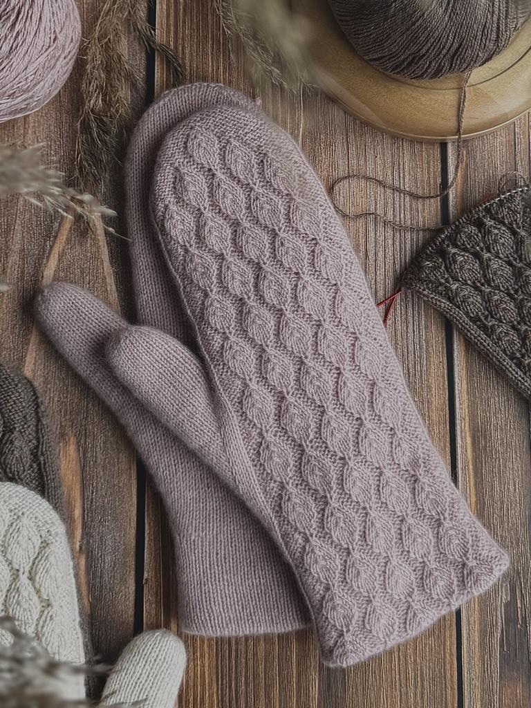 Варежки женские