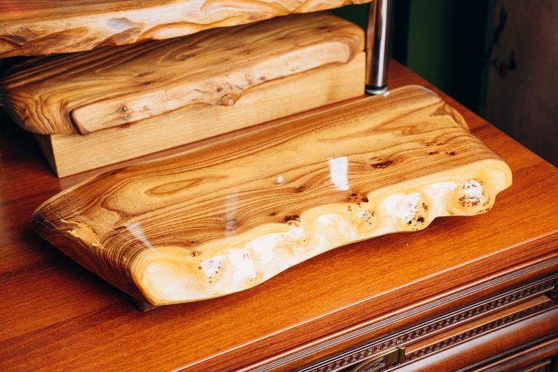 Чабань (чайный стол) из светлой древесины